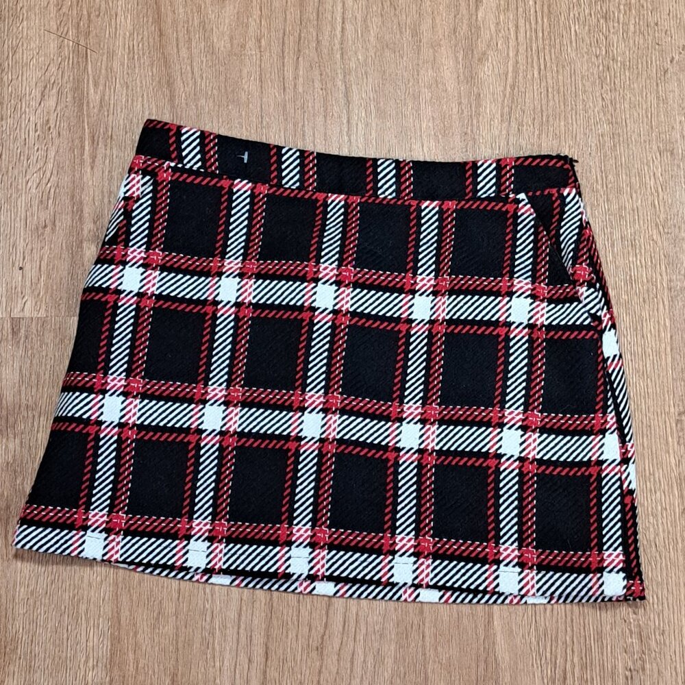 Forever 21 Black and Red Plaid Skort Size Small